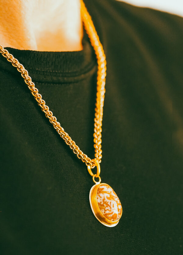 Necklace of Wingate Mine Agate Pendant