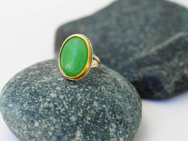 Gold and Chrysoprase Ring Gold and Chrysoprase Ring